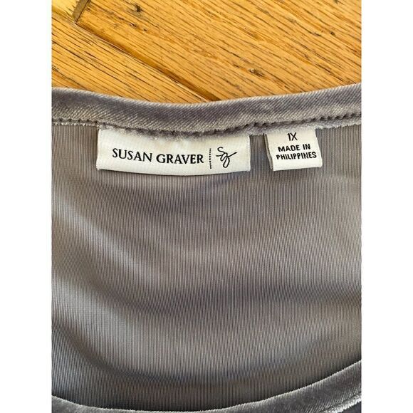 Susan Graver womens plus grey velvet scrunched 3/4 sleeve scoop neck top size 1x - Picture 6 of 8